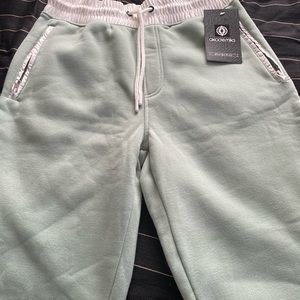 Akademiks Men’s Long Shorts - Sz Sm - NWT